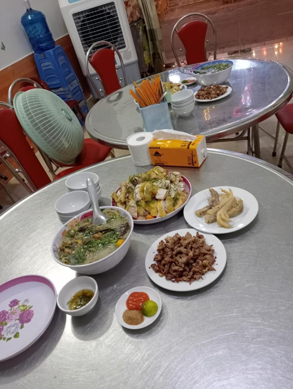 Nha Nghi Phuong Thao Bed & Breakfast Quan Lan Exterior photo